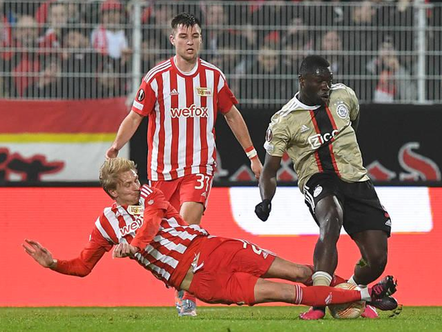 包含阿贾克斯今夜更衣室发声，志在西甲名次提升，质疑声仍在，资深球员宣示担当的词条